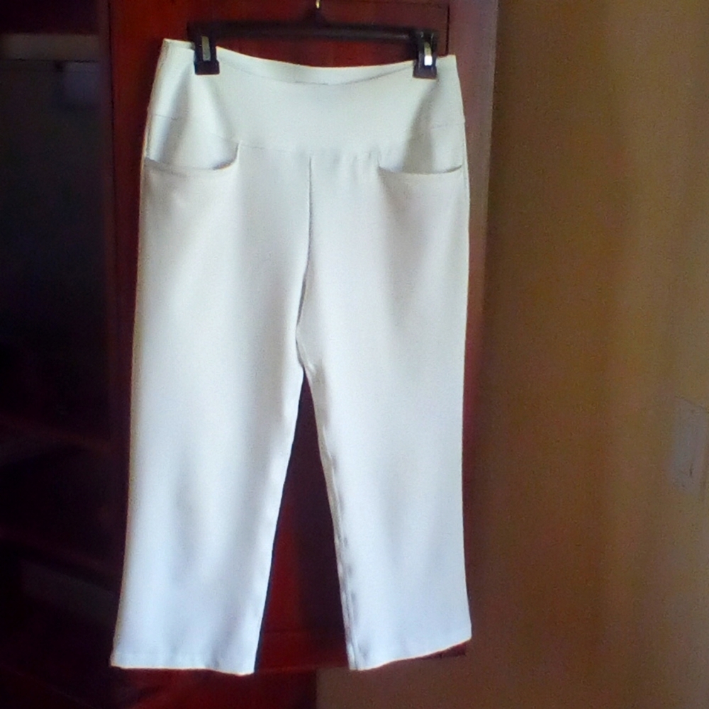 Puma Pwrshape Capri golf pants.